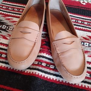 Born Tan loafers/ driving mocks. Leather. 🛩🌏PRICE reduction